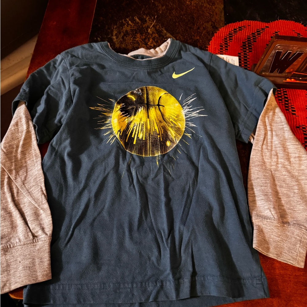 Boys 5t Nike shirt